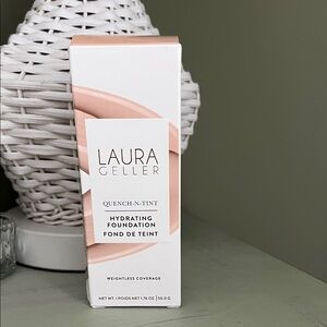 Laura Geller Hydrating Foundation in Soft Pink-Beige Packaging